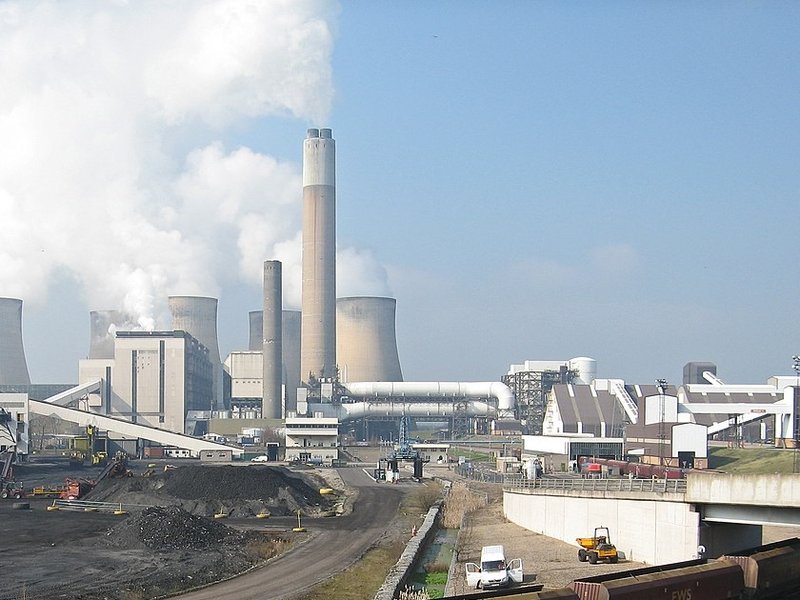1280px-ratcliffe-on-soar_power_station_with_coal_train_26th_march_2007.jpg