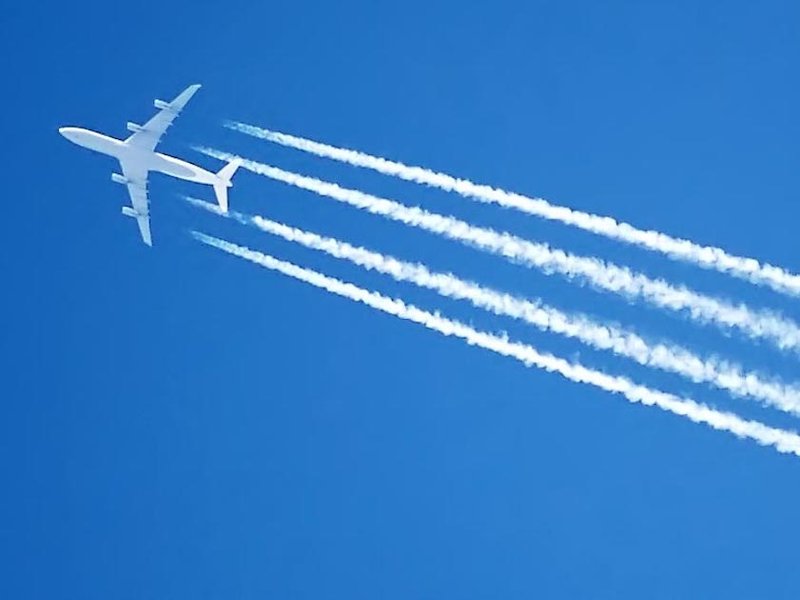 16_sep_contrail.fourengined.arp.jpg