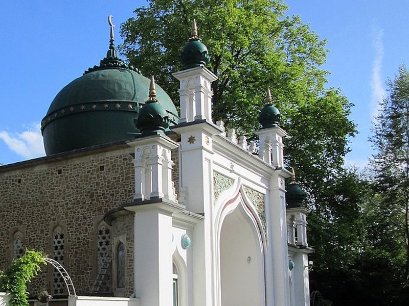 956px-shah_jahan_mosque_oriental_road_maybury_woking_june_2015_3.jpeg