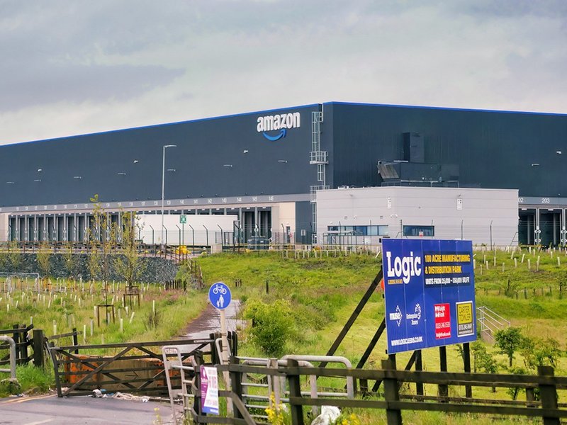 amazon_warehouse_gateway_45_leeds_-_geograph.org.uk_-_6846740_1.jpg