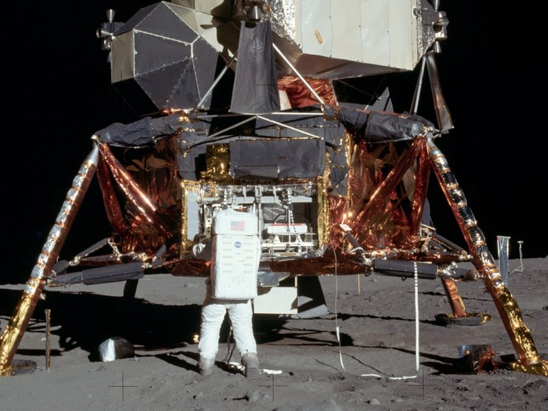 apollo_11_lunar_lander_-_5927_nasa_(1).jpg