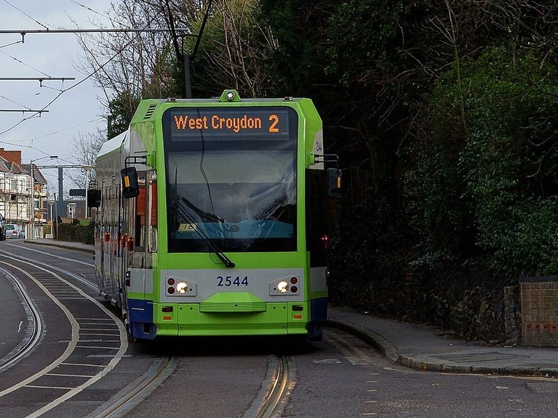 approaching_east_croydon_-_geograph.org.uk_-_2777328_(1).jpg