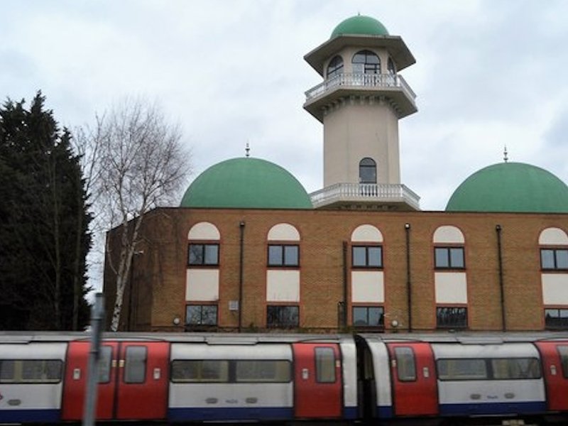 brent_central_mosque_-_geograph.org.uk_-_5395349.jpg