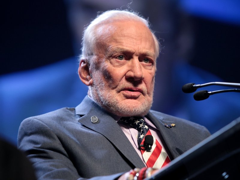 buzz_aldrin_(26370193556)_(1).jpg