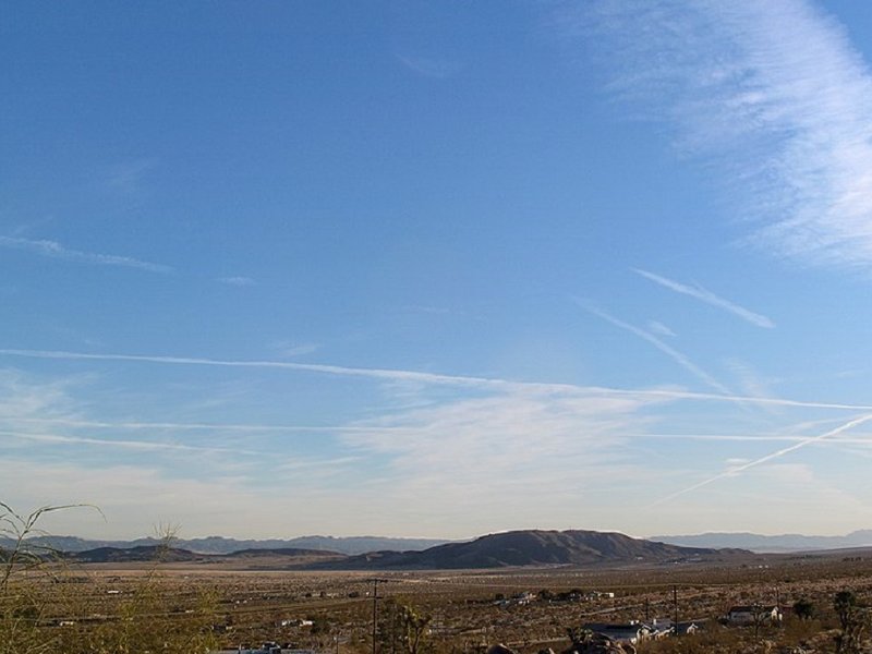 contrails.jpg