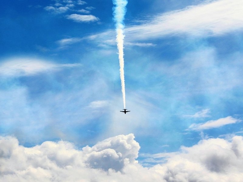 contrails1.jpg