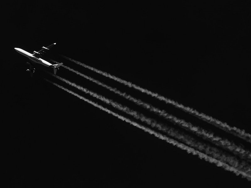 contrails2_resize.jpg