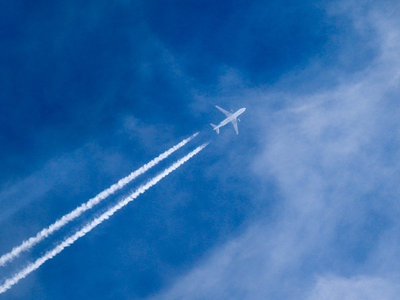 contrails3.jpg