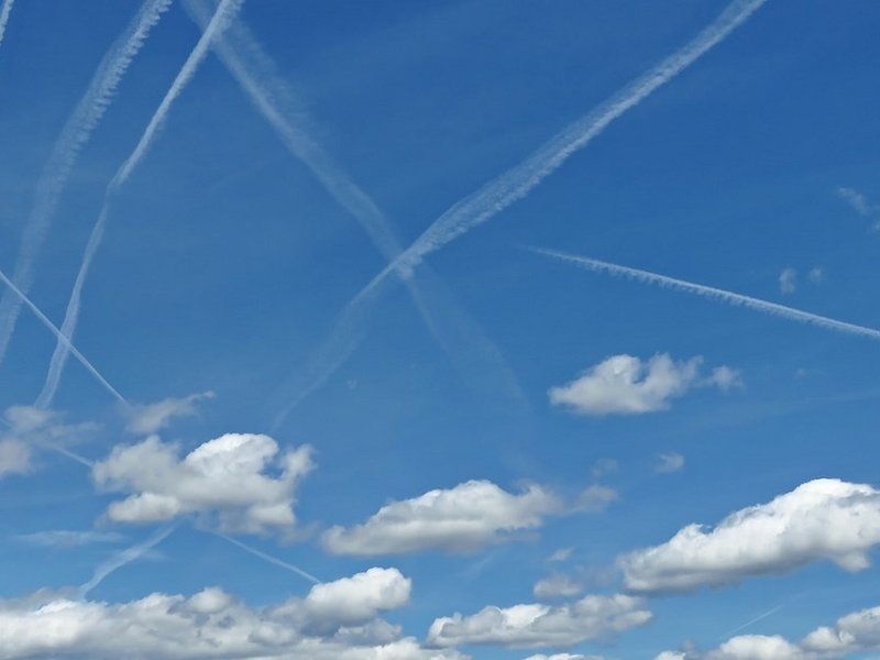 contrails_.jpg