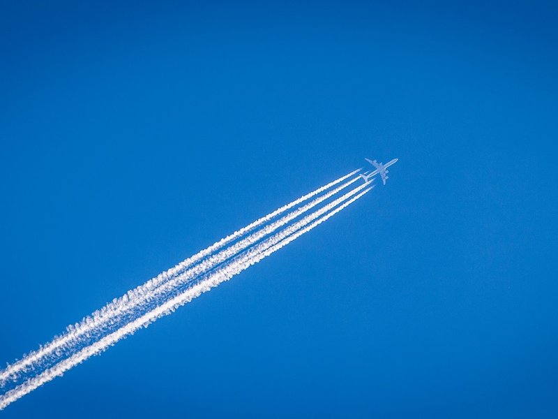 contrails_resize.jpg