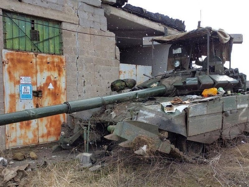 destruction_of_russian_tanks_by_ukrainian_troops_in_mariupol_3.jpg