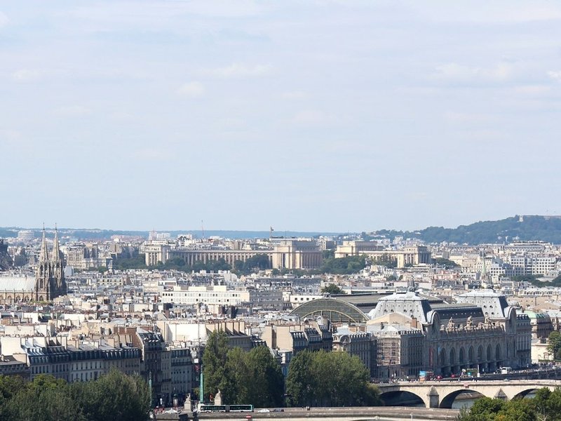 eiffel_tower-_cropped.jpg