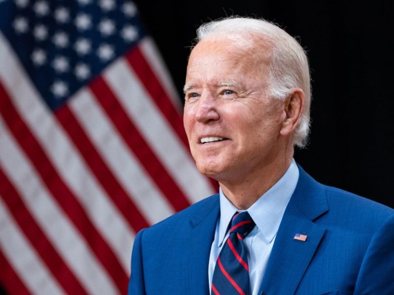 joe_biden_portrait_2021_(1).jpg