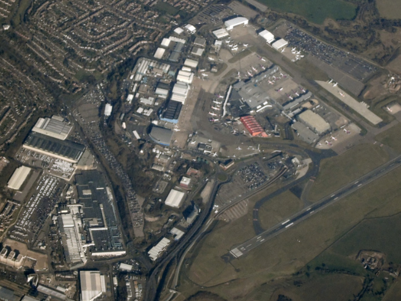 luton_airport_from_the_air_(geograph_7106190)-fotor-20231016161953.png