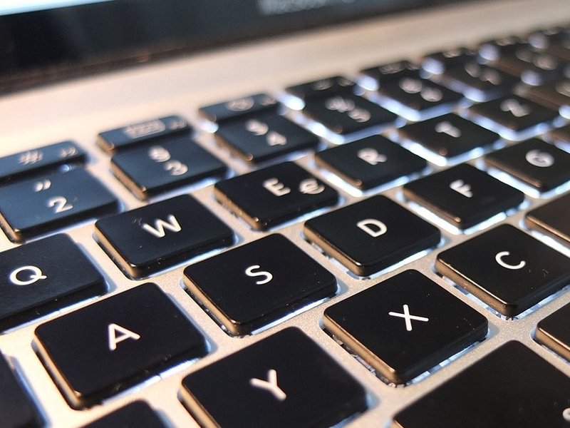 macbook-pro-338619_1280.jpg