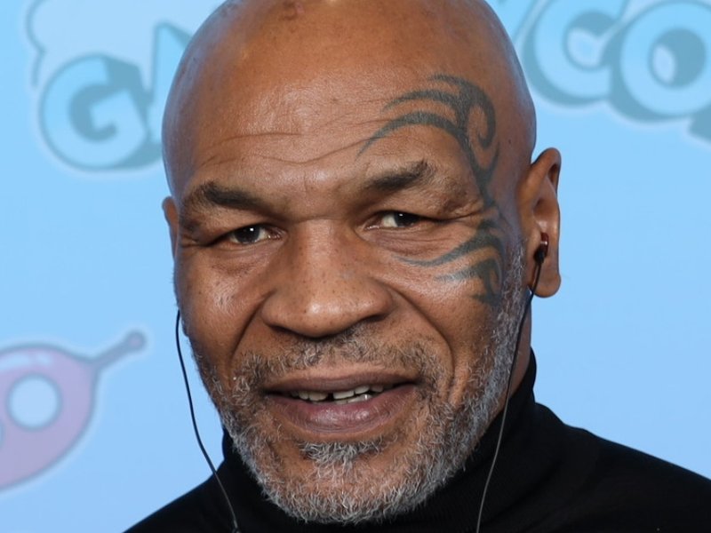mike_tyson_photo_op_galaxycon_columbus_2023_1.jpg