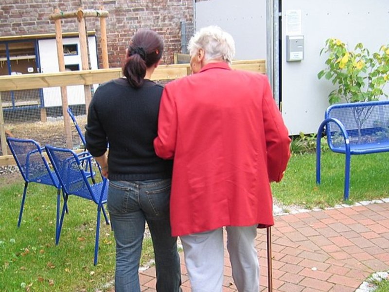 old_woman_walking-cropped.jpg