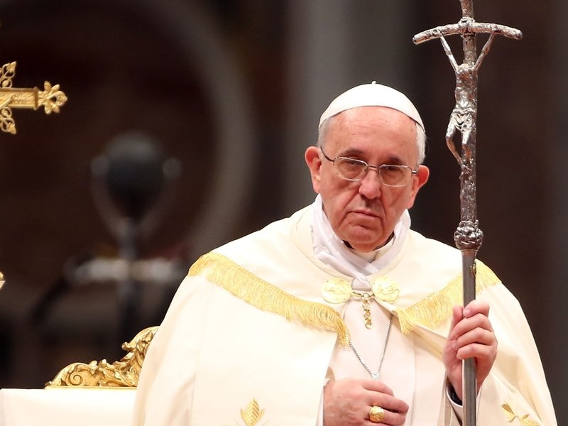 pope_francis_with_ferula_(1).jpg