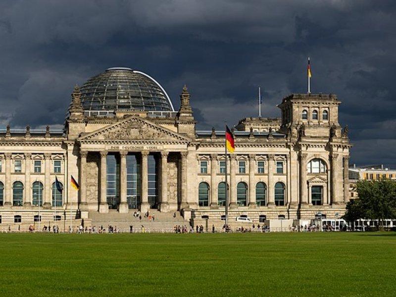 reichstagsgebaude-_cropped.jpg