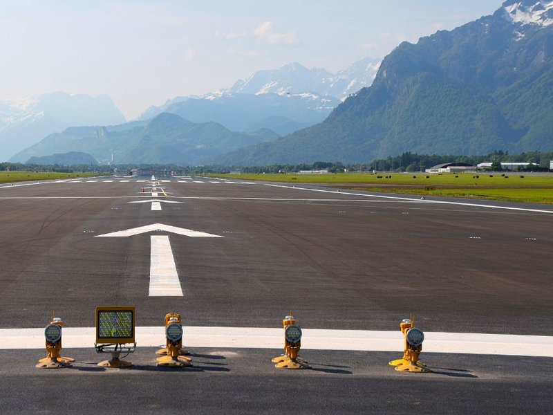 salzburg_airport-_cropped.jpg
