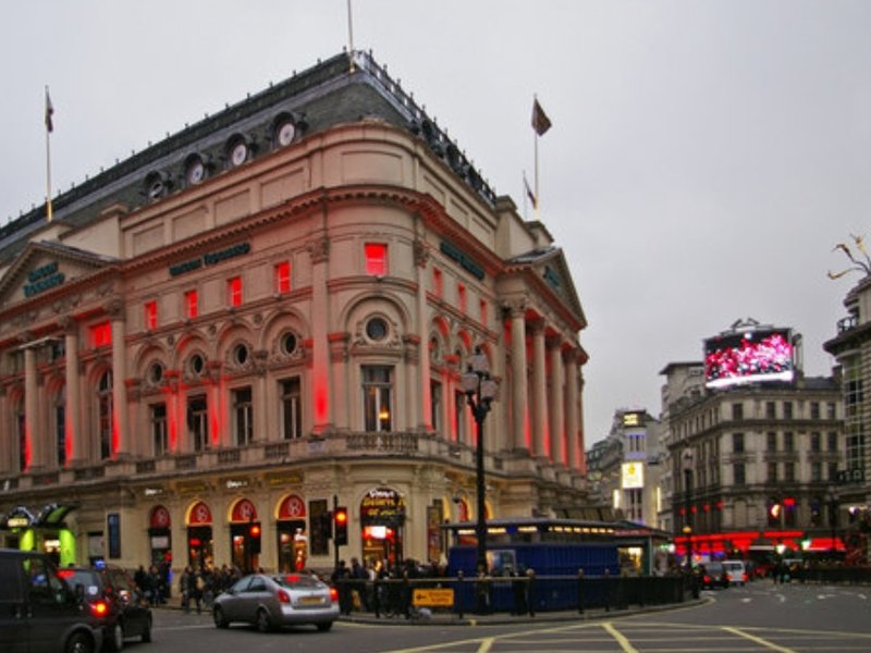 trocadero_building-_cropped.jpg