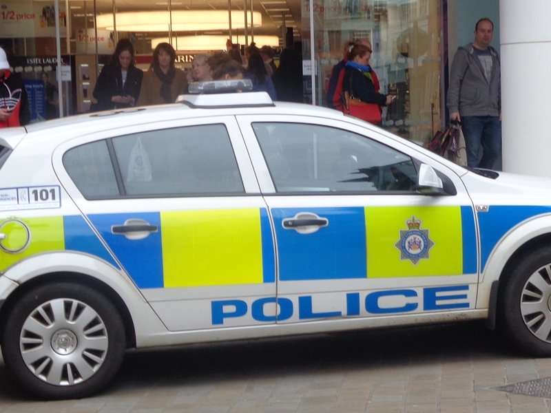 vauxhall_astra_of_west_yorkshire_police,_albion_street,_leeds_(12th_april_2014).jpeg