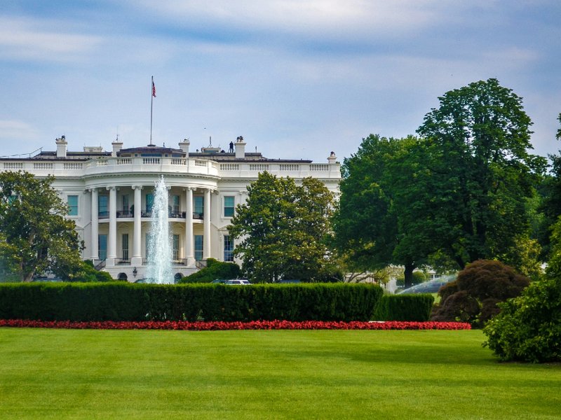 white_house_resized_IqUtuhQ.jpg
